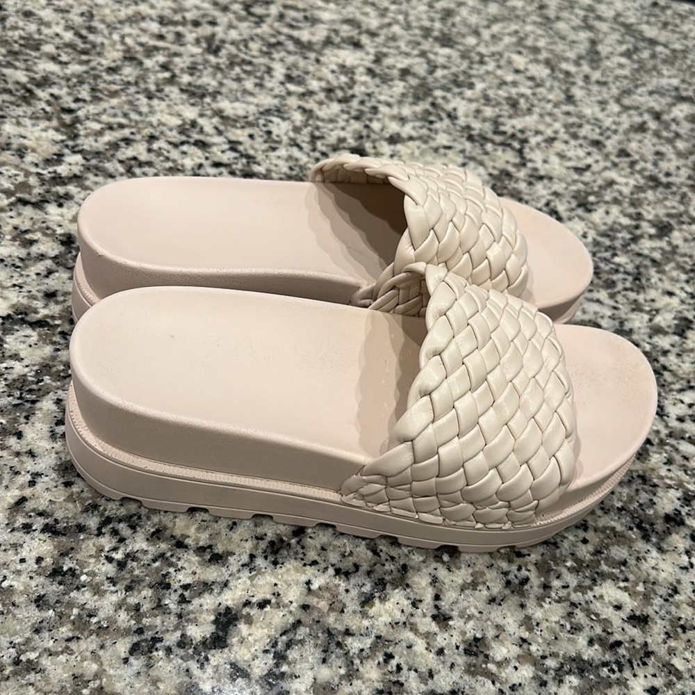 Thick Soled platform sandals. NWT. Size 7 women. - Picture 8 of 12